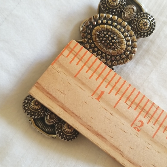 Gold Oval Medallion Bracelet - Picture 3 of 3